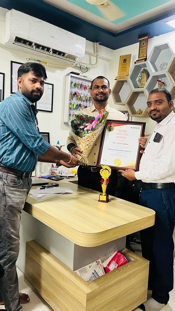 Ankush Chaudhari presenting award